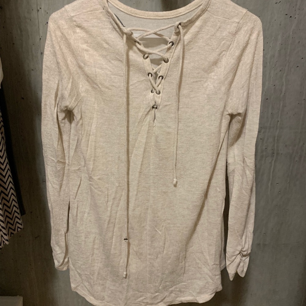 Cozy long sleeved - tie in front shirt! Size is Large but runs small!